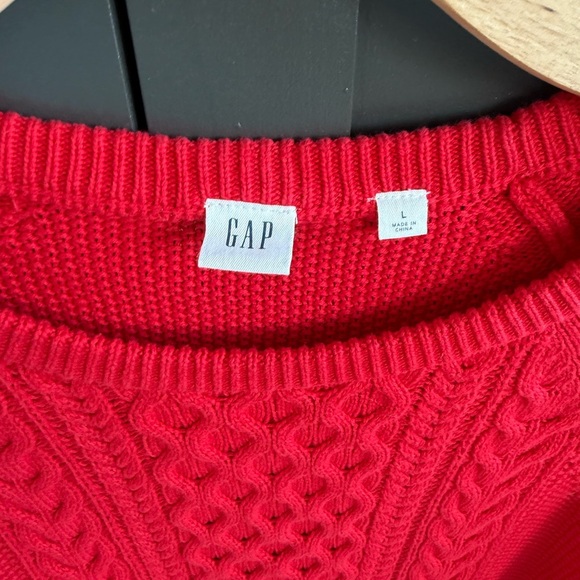 Gap • L • Red Cable Crew Knitt Sweater - Picture 3 of 5